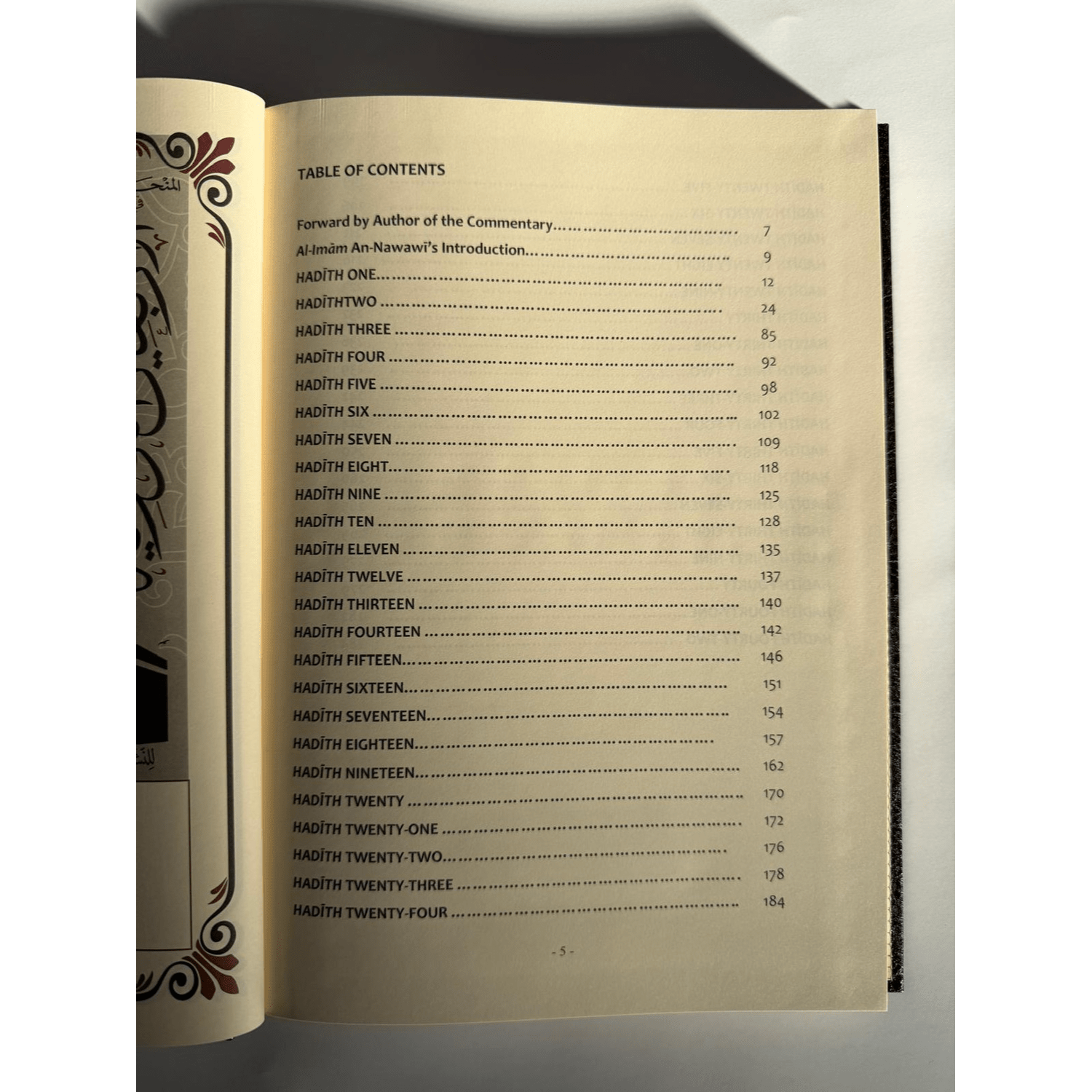 The Explanation Of An - Nawawi's 40 Hadith : English/Arabic Edition - colour may very - Darussalam