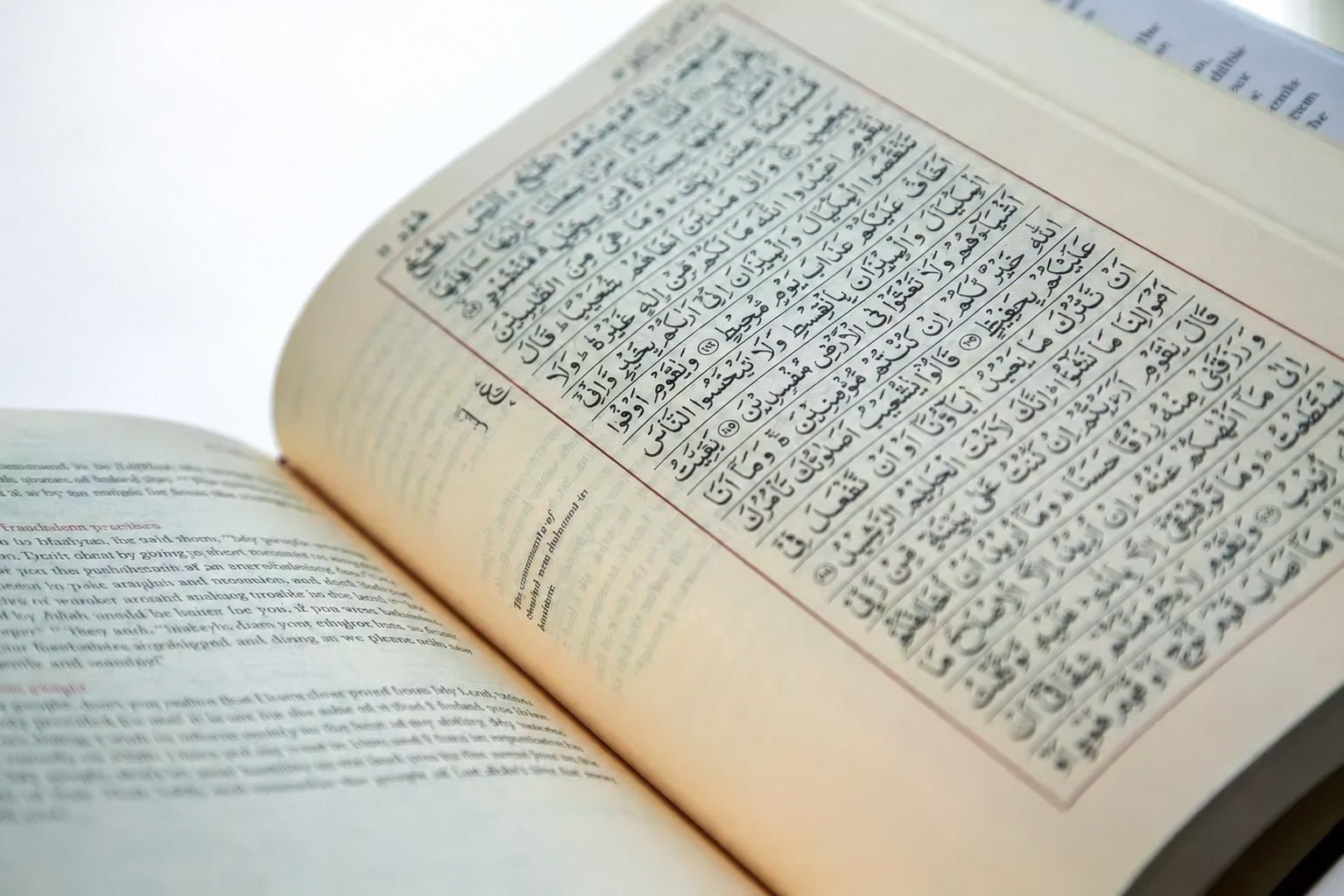 The Majestic Quran Arabic Text with Plain English Translation (Hardback) - Darussalam