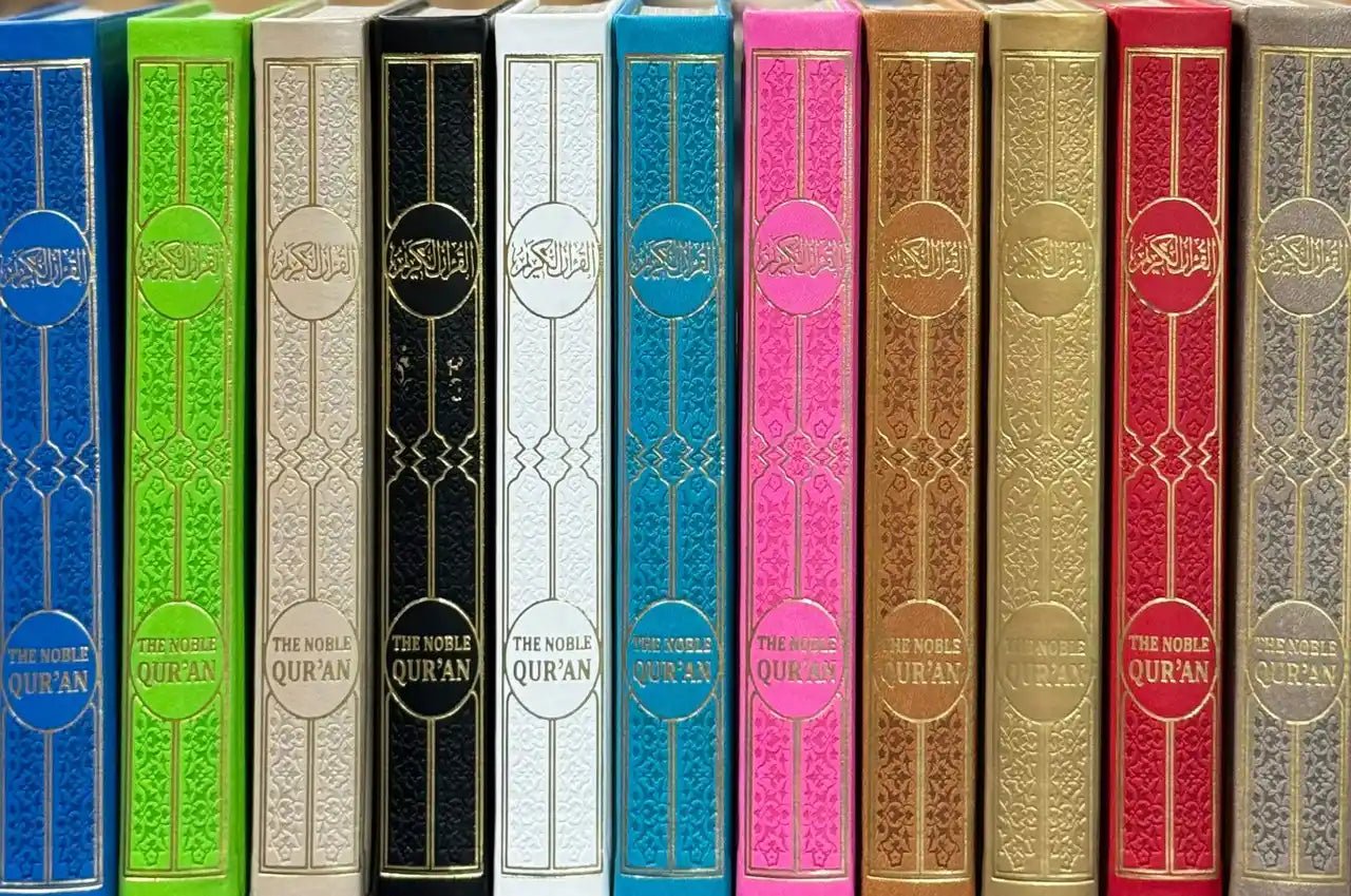 The Noble Quran Rainbow Transliteration in Roman Script Different Colors - Darussalam